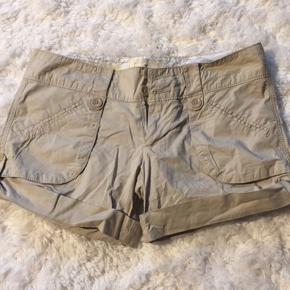 Tan cargo shorts - Picture 2 of 3